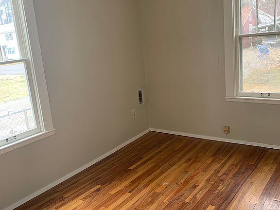4th image of 306 Saint Thomas St