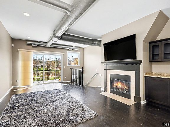 5th image of 218 Mill St
