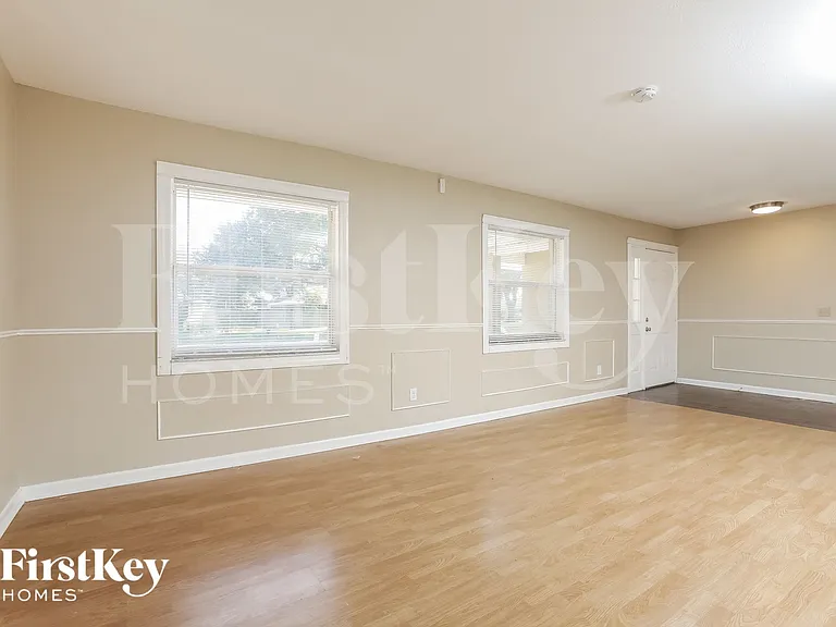 240 Donegal Ave — Photo 2