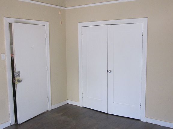 5th image of 2651 S Manhattan Pl APT 102