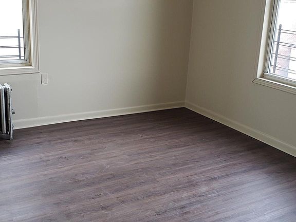 3rd image of 1052 Manor Ave APT 2