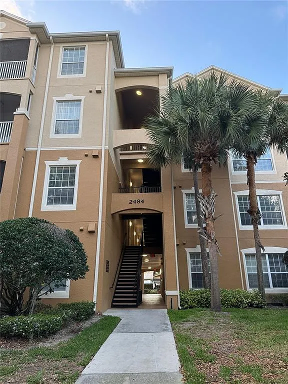 2 bed, 2.0 bath, 1112 sqft, $1,900 — Photo 2