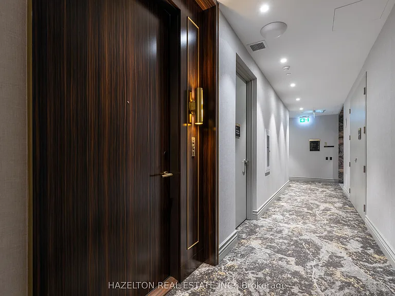 455 Wellington St W #301 — Photo 4