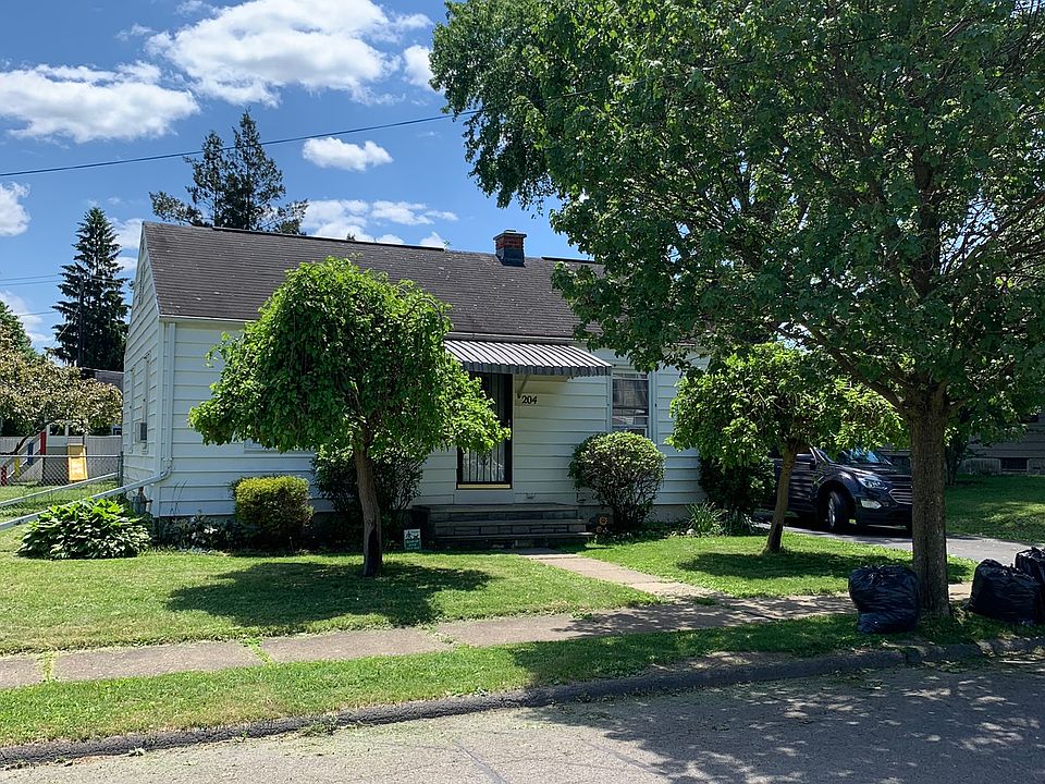 1st image of 204 Overland St