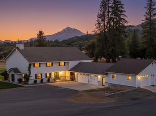 1121 Oak Valley Dr, Yreka, CA
