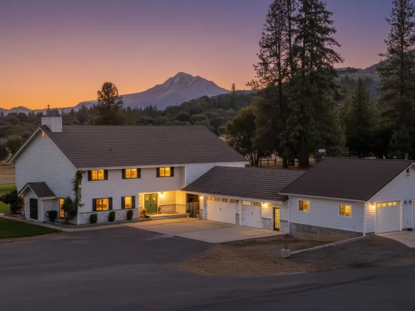 1121 Oak Valley Dr, Yreka, CA 96097