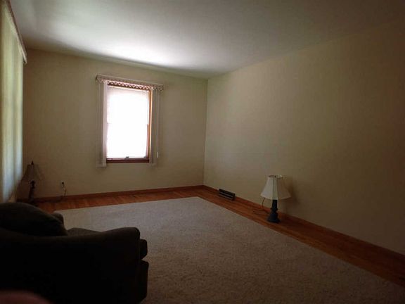 4th image of 624 Hillsdale St