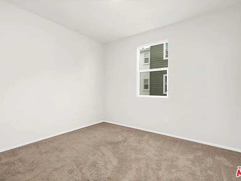 220 Lockhart Way — Photo 11