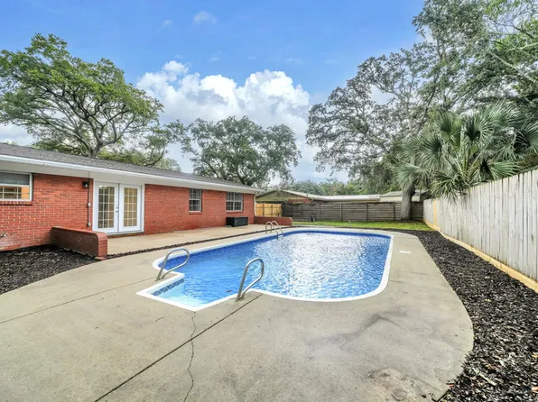 138 Virginia Dr NW, Fort Walton Beach, FL 32548