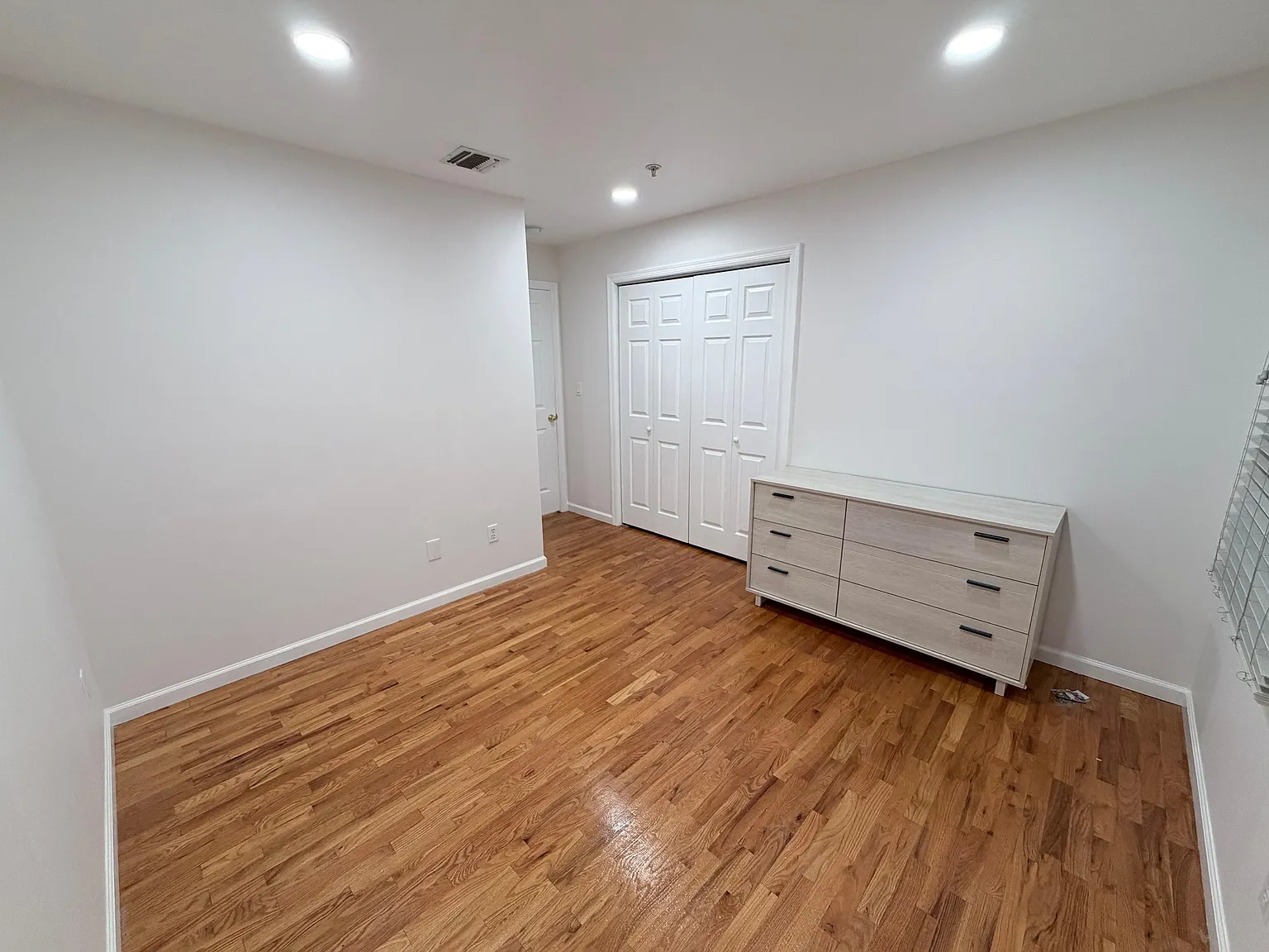 2 bed, 1.5 bath, 1041 sqft, $3,200 — Photo 3