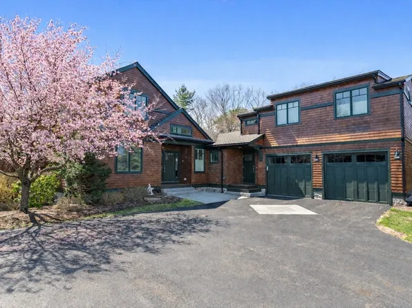 38 Raynor Dr, Hingham, MA 02043