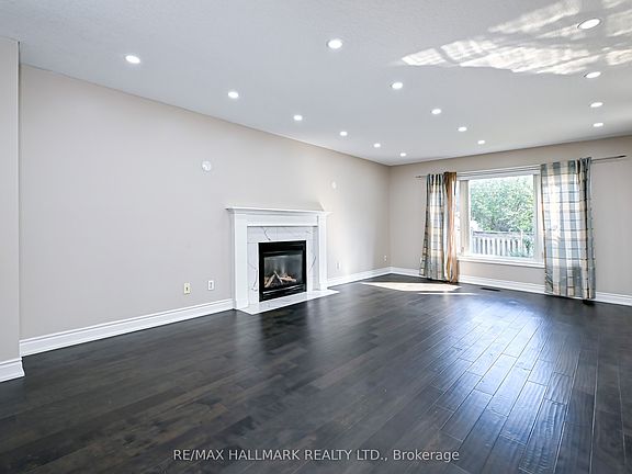 5th image of 103 Winifred St