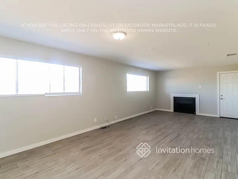 2332 W Orchid Ln — Photo 3