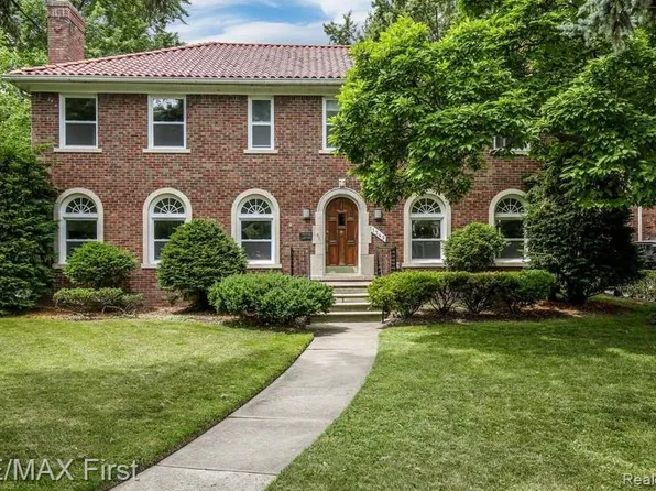 1349 Devonshire Rd, Grosse Pointe Park, MI 48230