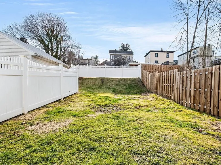 230 Church St — Photo 19