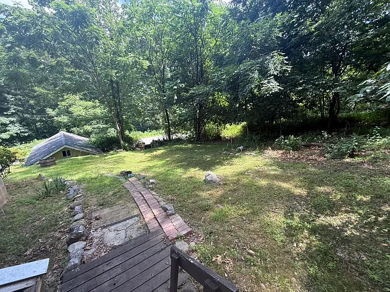 109 Carey Ave — Photo 15