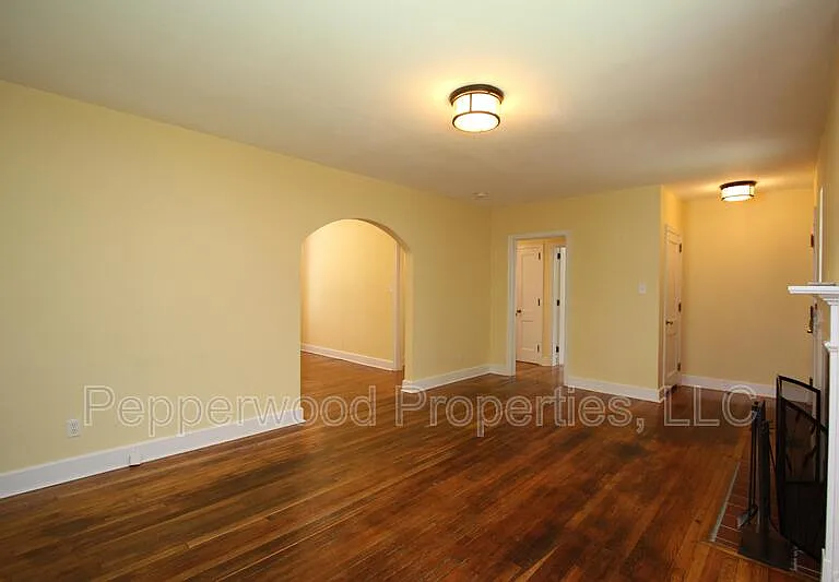 111 Timothy St — Photo 3