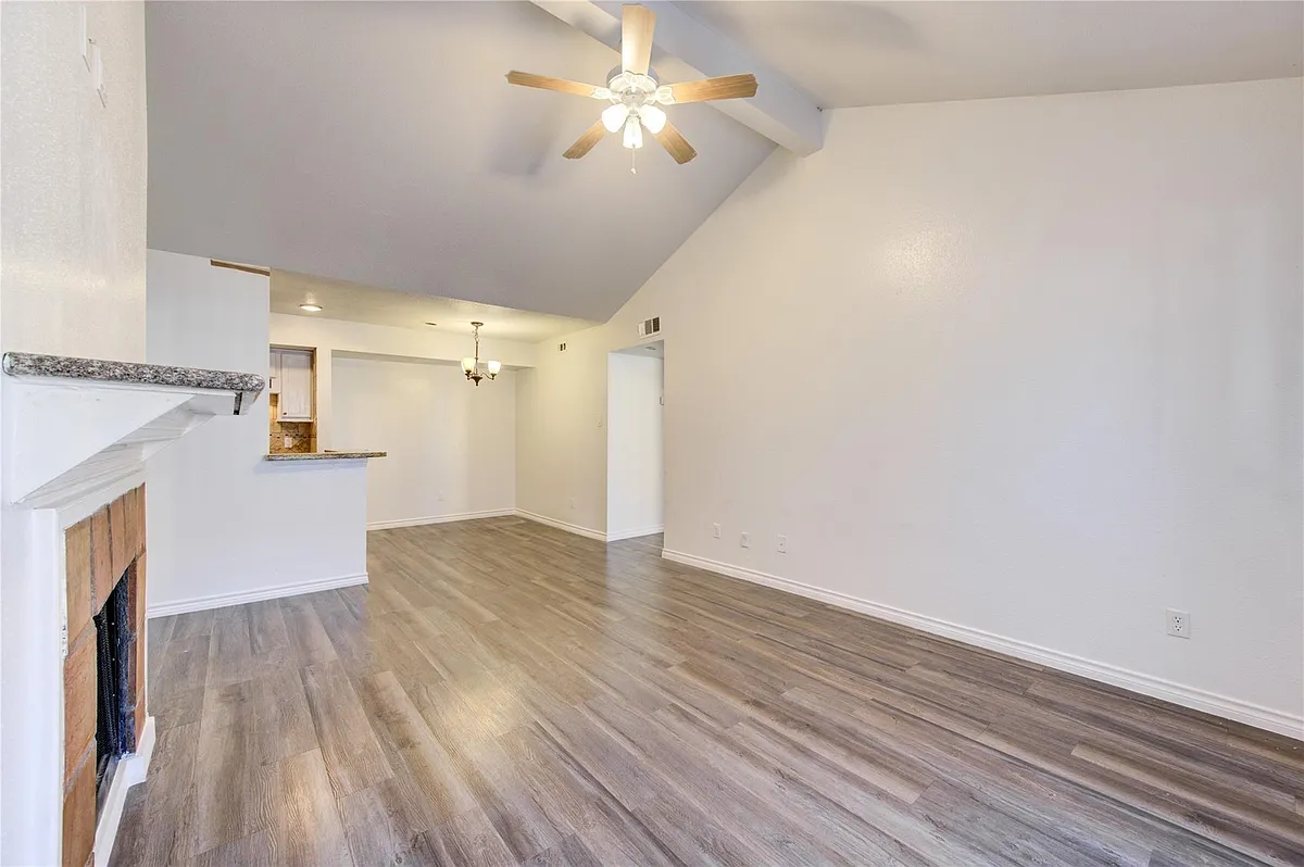 Building Photo - 10202 Forum Park Dr #256