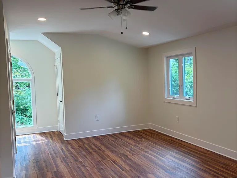 13 Martha Blvd — Photo 8