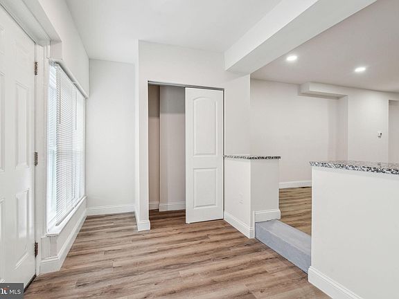 2nd image of 6544 N Woodstock St