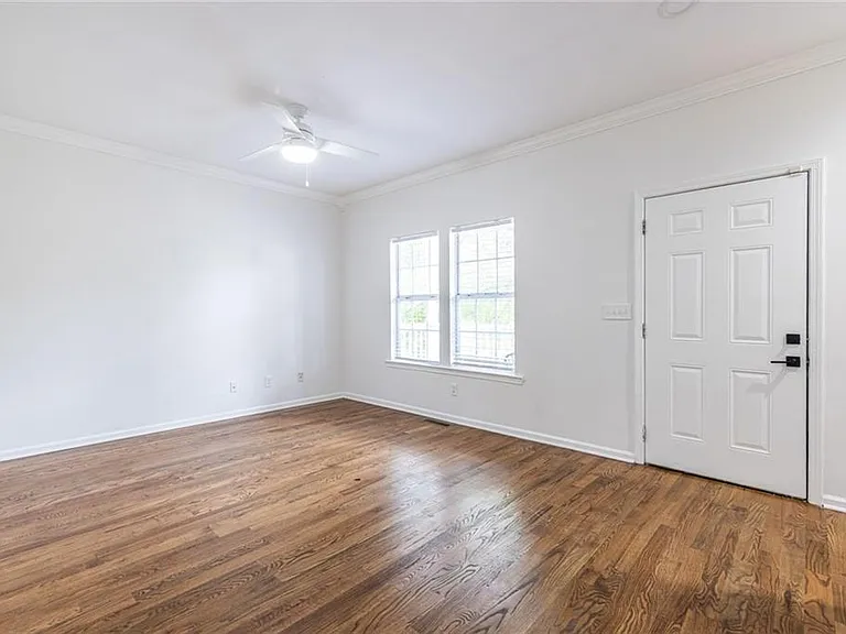 1146 Ira St SW — Photo 4