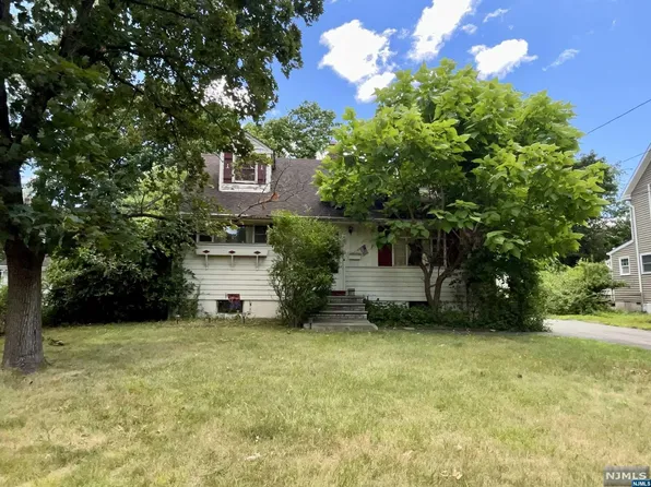 725 Midwood Rd, Ridgewood, NJ 07450