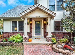 326 Clayton Oaks Dr, Ballwin, MO 63011