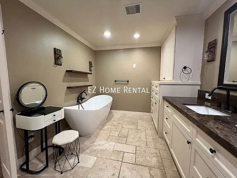 1014 Roxella St — Photo 24
