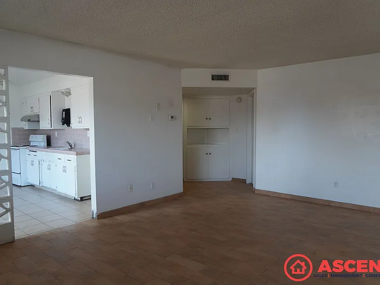 1500-1504 Owens Street — Photo 2