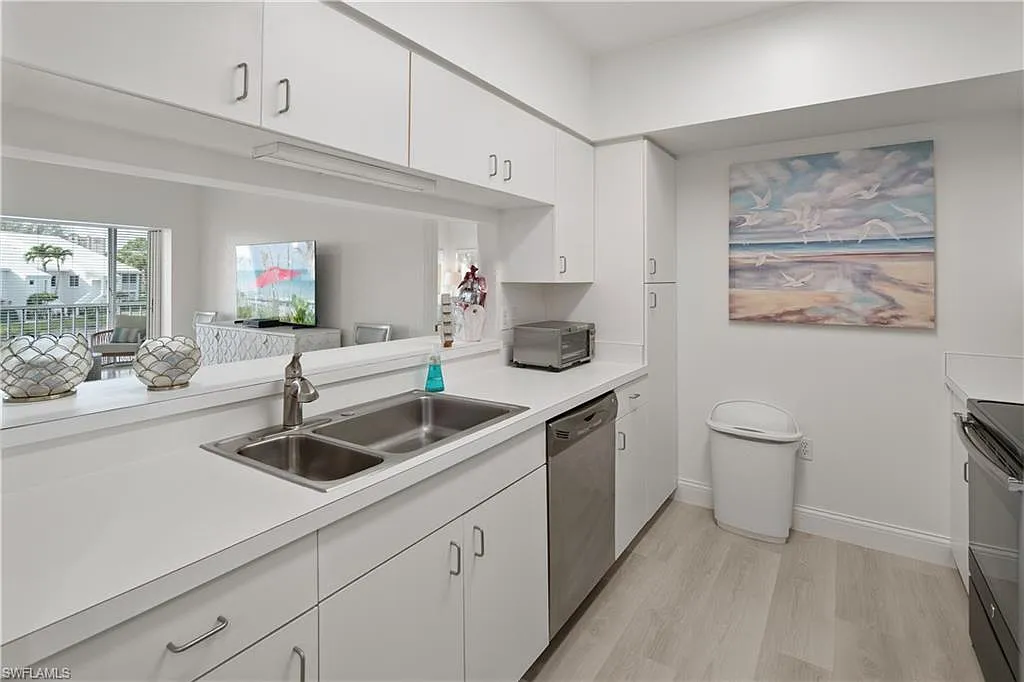2 bed, 2.0 bath, 1862 sqft, $10,000 — Photo 4