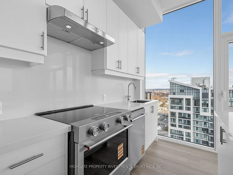 27 Korda Gate #Penthouse 107 — Photo 7