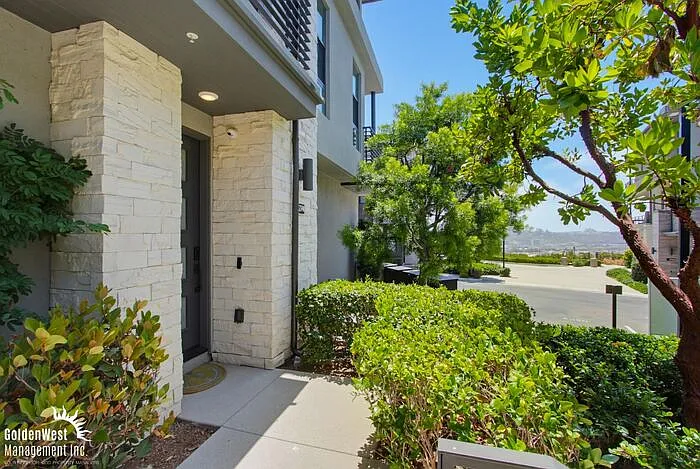 2740 Via Alta Pl — Photo 2