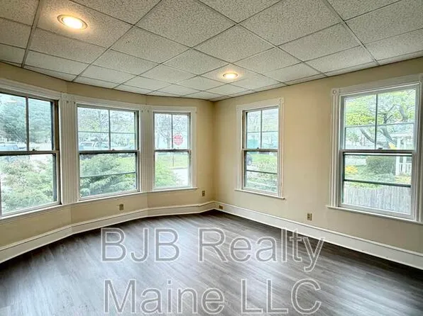 596 Preble St #2, Cape Elizabeth, ME 04107