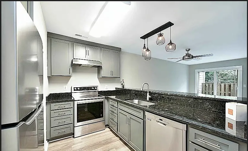 3 bed, 1200 sqft, $1,950 — Photo 1