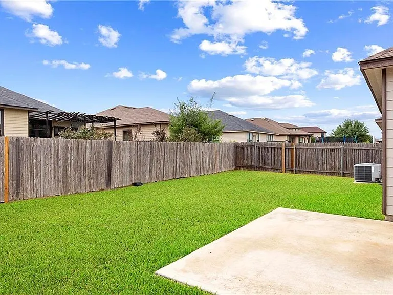 534 Apricot Dr — Photo 32