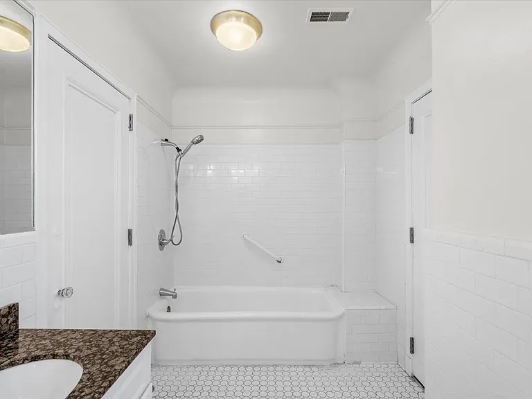 2900 E Jefferson Ave #C3 — Photo 23