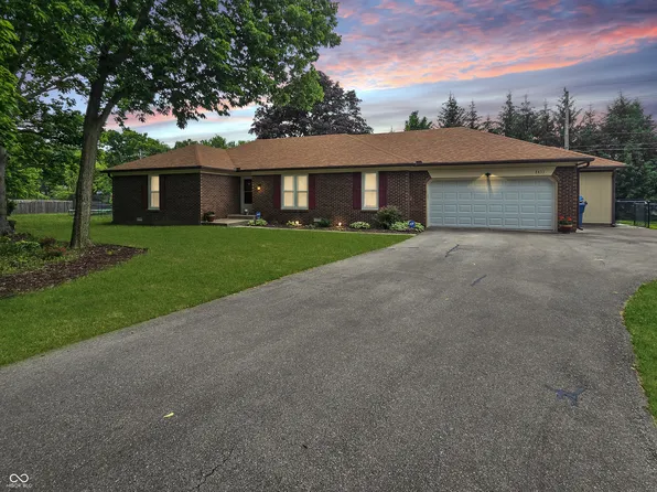8433 Fairwind Ct, Indianapolis, IN 46256