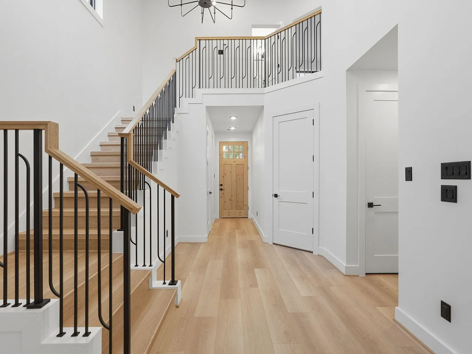 3 bed, 2.5 bath, 1712 sqft, $2,675 — Photo 4