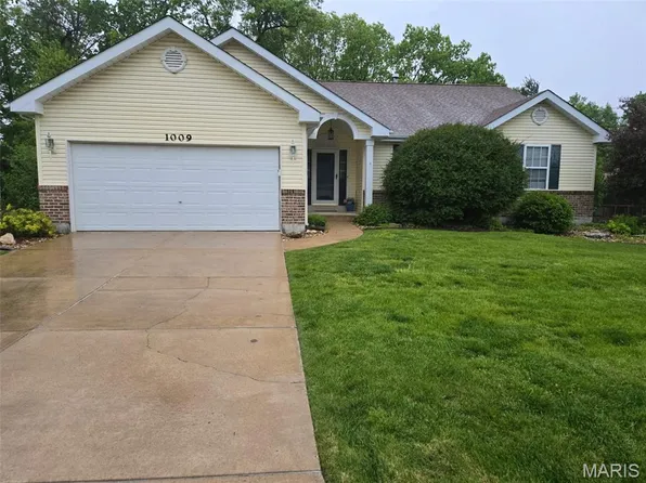 1009 Marions Cove Dr, Lake Saint Louis, MO 63367