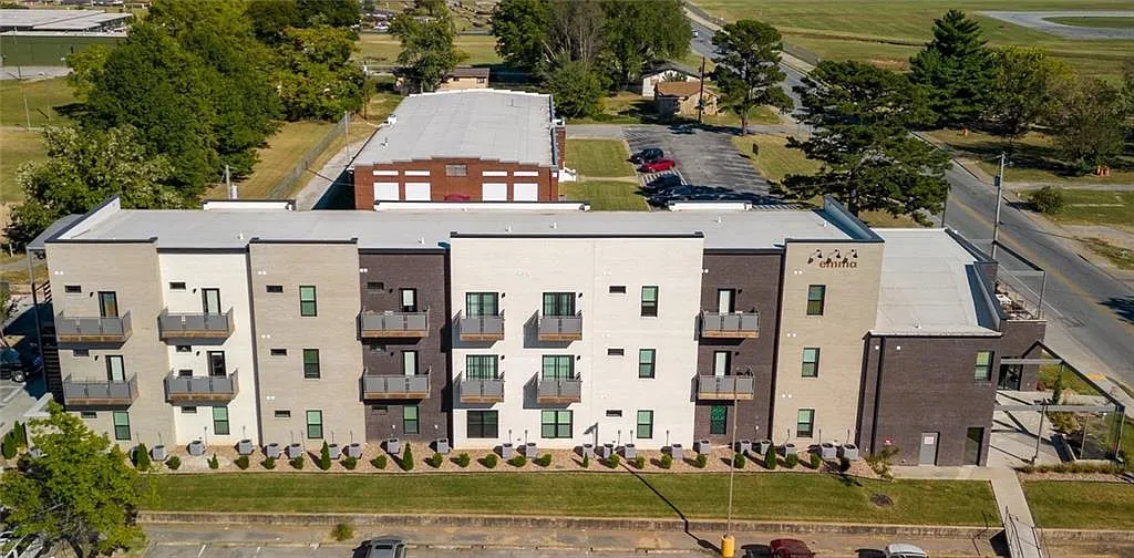 Little Emma Apartments — Photo 1