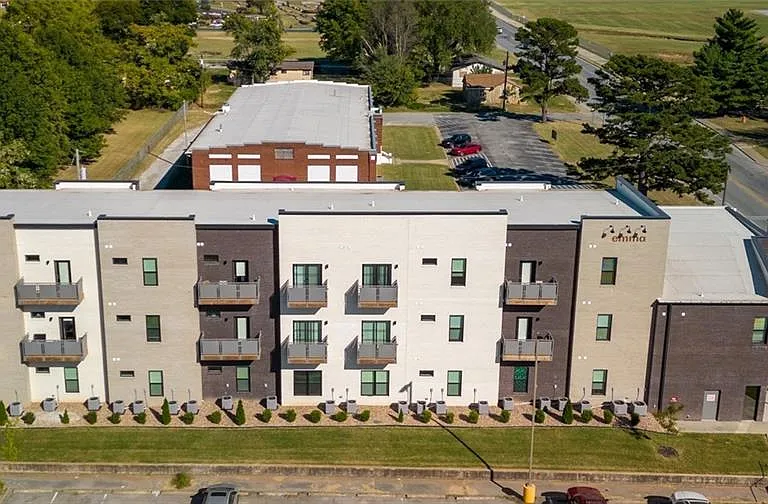 Little Emma Apartments — Photo 1