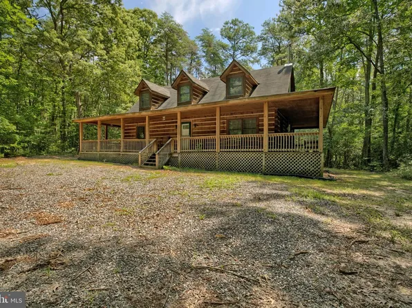 592 Knights Landing Dr, Heathsville, VA 22473