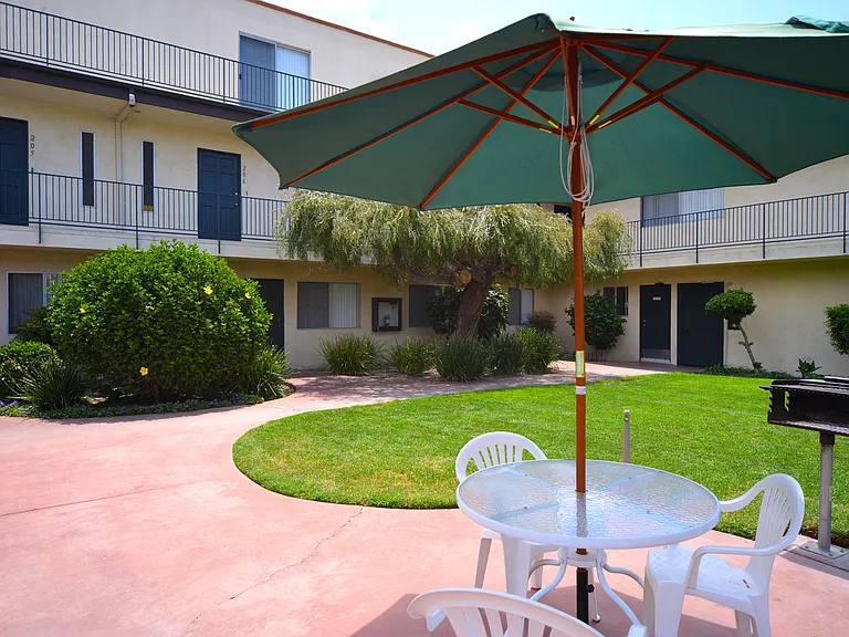 Ocean View Townhomes barbeque area