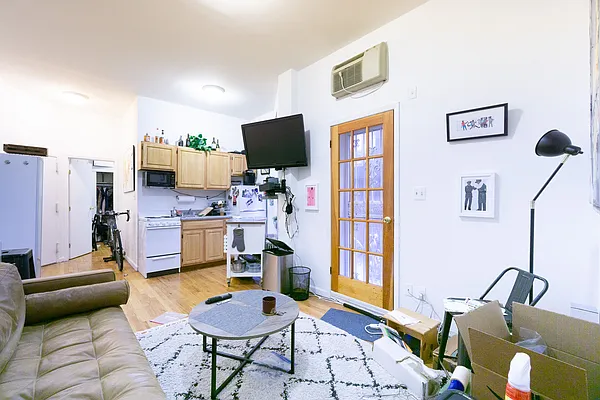 Rented by City Connections Realty | media 32