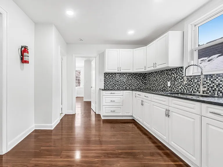 284 Macarthur Ave #2 — Photo 4