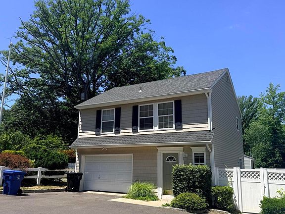 3rd image of 150-152 Magnolia Ln