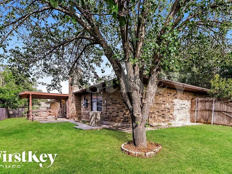 3944 Misty Meadow Dr — Photo 2