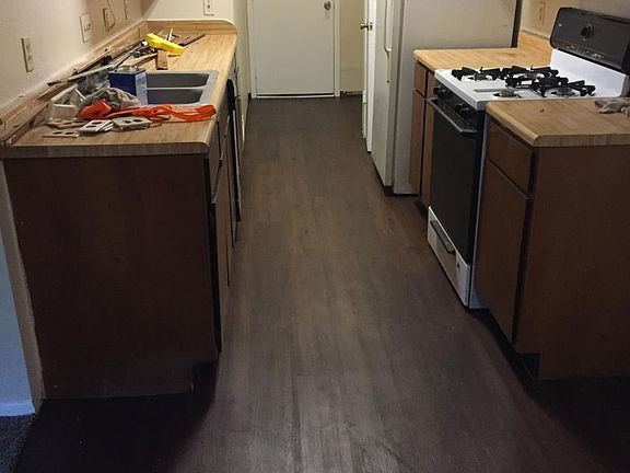 4th image of 703 Country Aire Dr