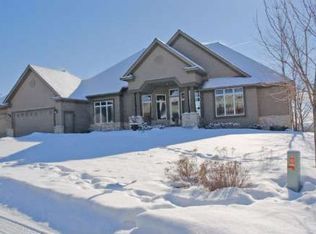 18329 Frontier Pl, Eden Prairie, MN 55347