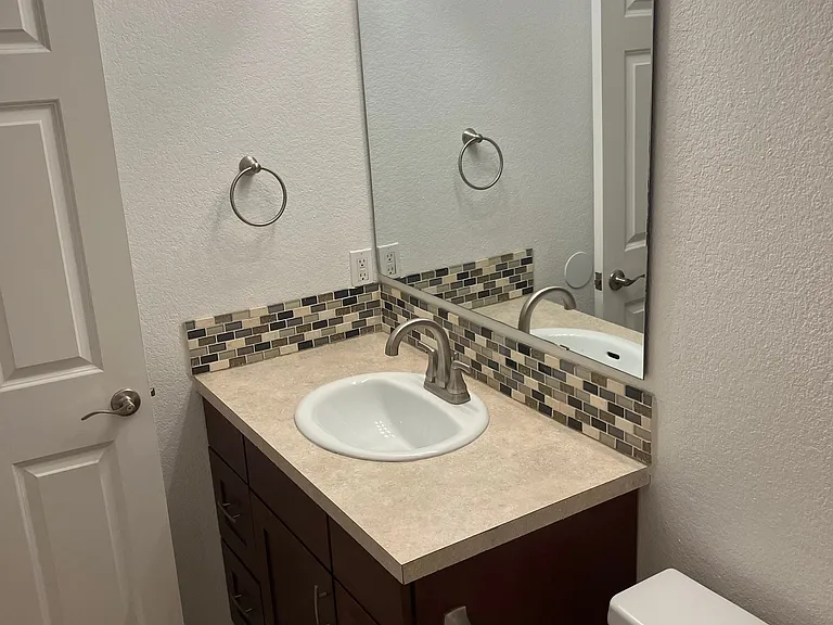 Heatherstone Park Apartments — Photo 36